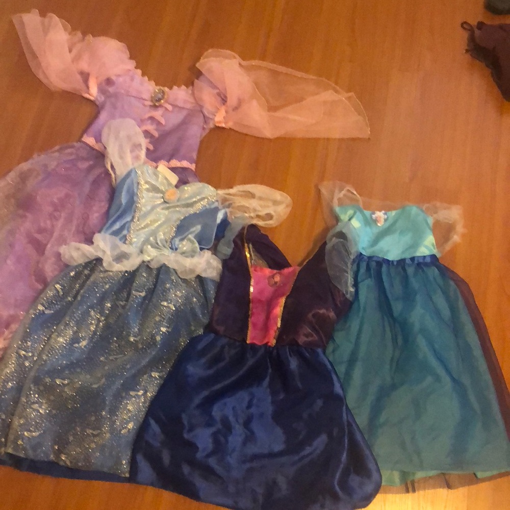 Disney princess dress up costumes. 5/6
